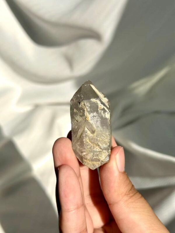 Himalayan Mini Single Crystal: Gray Hidden Mountain Pattern with Rainbow Sheen  13D