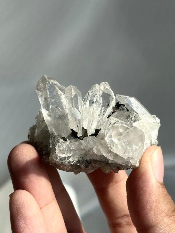 8c8c830c58e42a6d95392ff47d3bbff8 Transparent White Himalayan Mini Crystal Cluster 15N