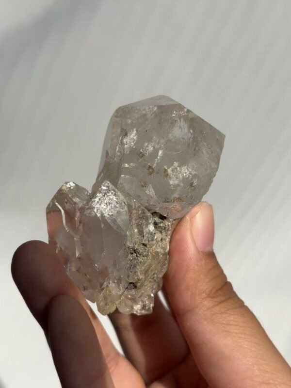 Himalaya interspersed with transparent white crystal   10G