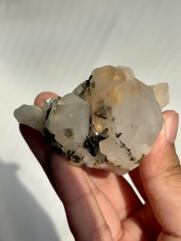 Sichuan Garden Crystal Belt Yellow Inner Wrap and Symbiotic Green Curtain Stone  10D