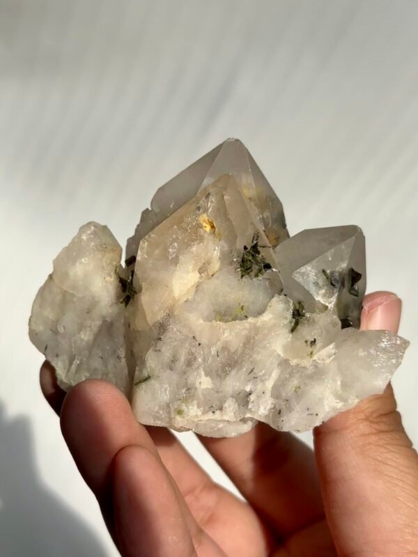 Sichuan Garden Crystal Belt Yellow Inner Wrap and Symbiotic Green Curtain Stone  10D